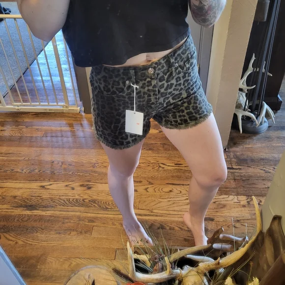 Good American High Rise Shorts size 2/26 - Picture 3 of 10